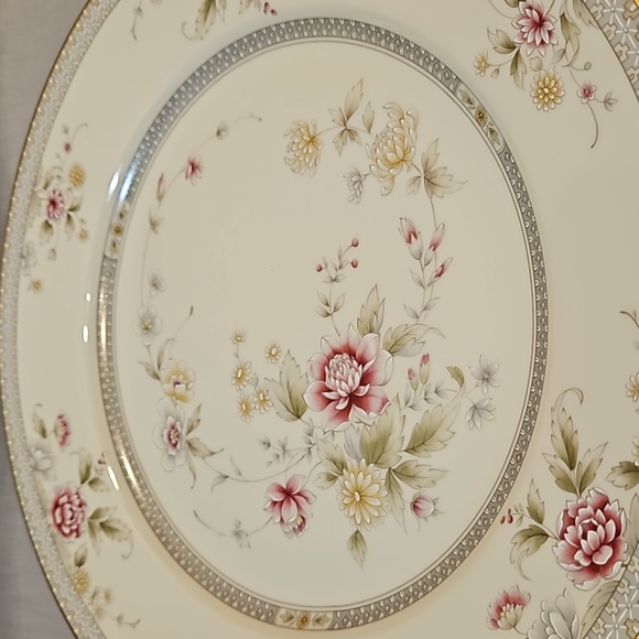 New Mikasa Grande Ivory Devonshire 12" Round Chop Plate Serving Platter L2825 - Picture 8 of 9